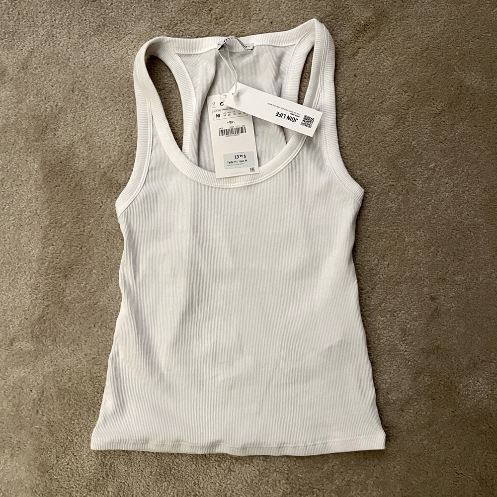 White basic tank top